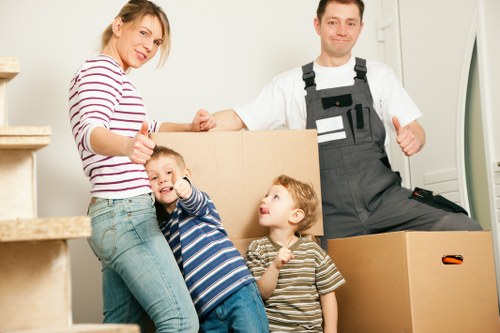 Manual handling and team lifting during removal work